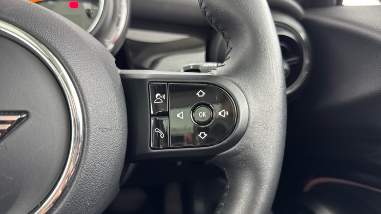 MINI Hatchback 1.5 Cooper Classic 3dr Auto Petrol Hatchback